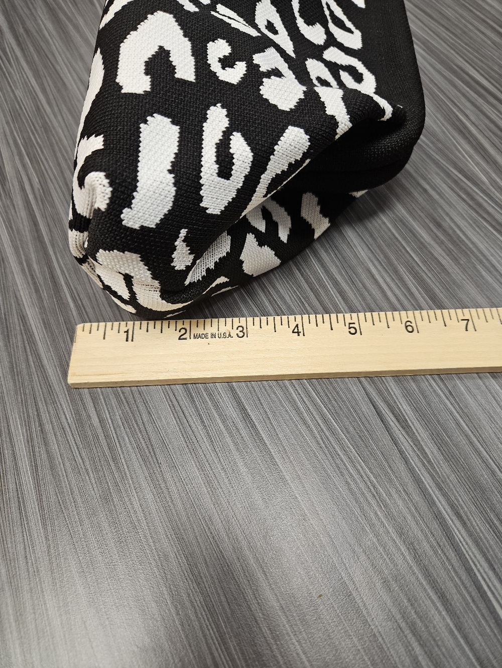 NEW Black & White Leopard Knit Hinge Closure Clutch - Picture 13 of 13